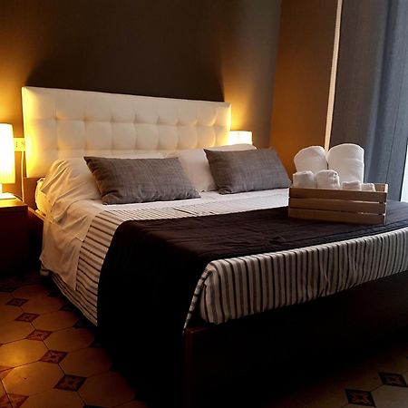 Ottomood Ala Ovest Catania Centro Bed & Breakfast Phòng bức ảnh