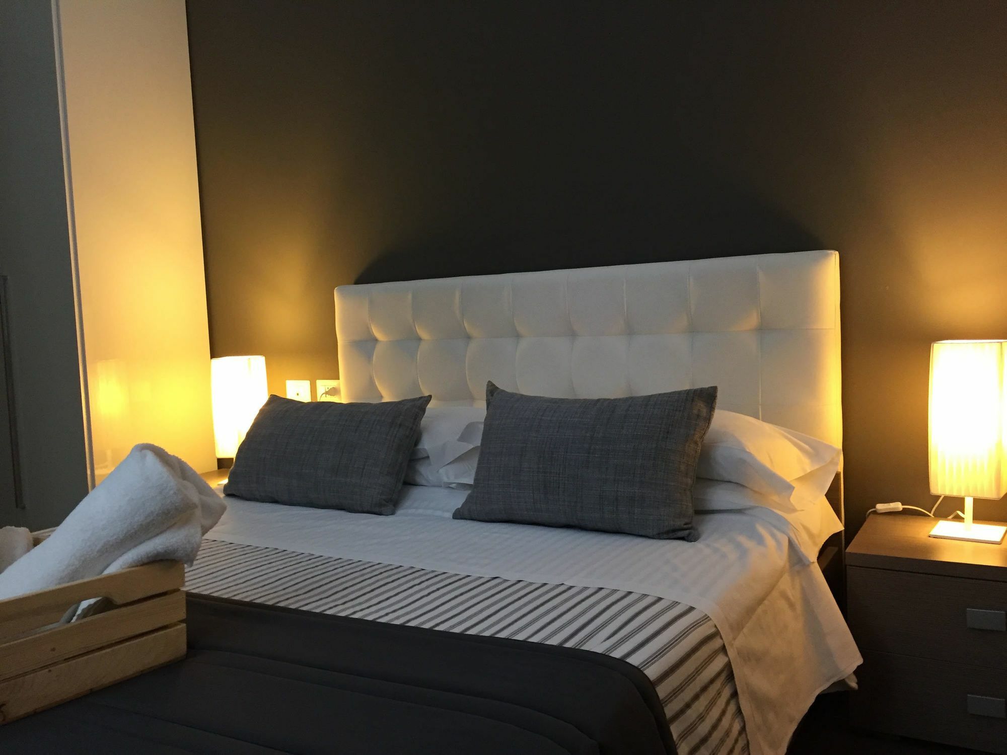 Ottomood Ala Ovest Catania Centro Bed & Breakfast Ngoại thất bức ảnh